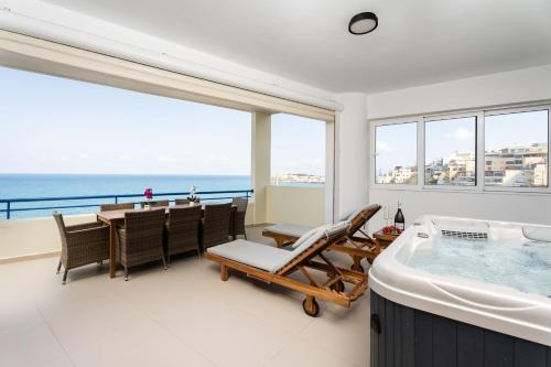 Secret View Apartment, with private jacuzzi