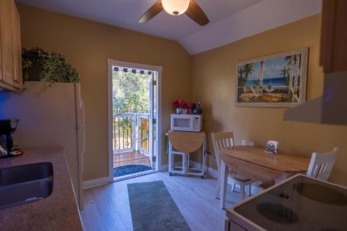 Paradise in a country setting 1100 sq ft apartment