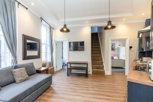 TRADITIONAL 3 BEDROOM QUIET DUPLEX FLAT BY HIGH ST, TRAMS and BUSES - JUST 1-5 MILES TO CENTRE, Edynburg (zdjęcie 8)