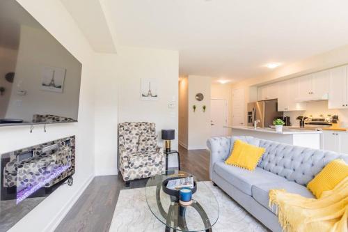 Modern 3BR, 15min to Falls/Attractions W/ King Bed