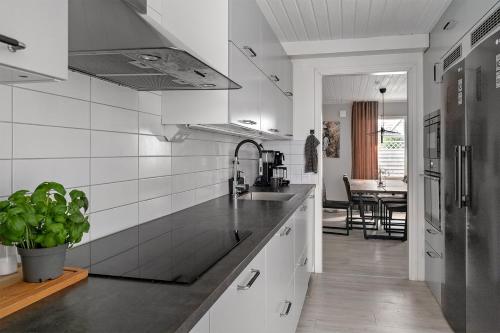Kitchen, Nyrenoverat familjehus for 8 pers nara strand & centrum, AC & uteplats in Vallas