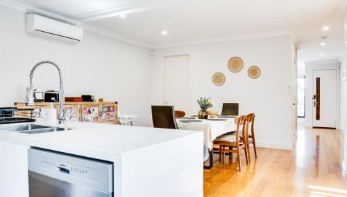 Cozy Three Bedroom Townhouse in Box Hill Central