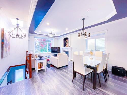 Free Breakfast 3BR Oasis Minutes From Downtown Metrotown in Burnaby, Canada