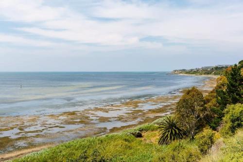 Clifton Springs Haven: Stunning Sea Views & Serenity