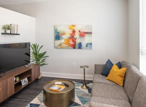 B&B Cincinnati - Cozysuites l Modern 1BR in Downtown Cincinnati - Bed and Breakfast Cincinnati