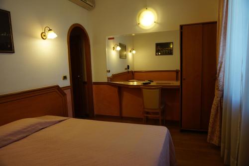 Green Hotel - image 8