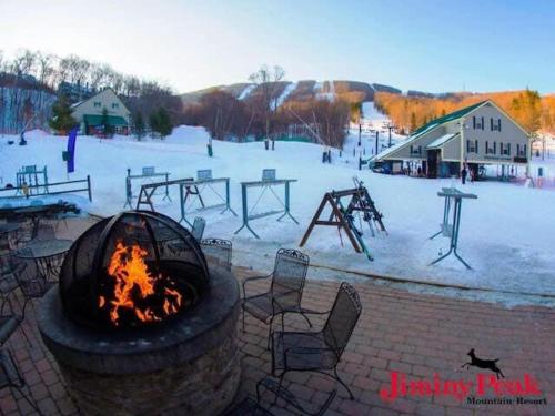 1st Floor Mountain View Suite Ski On Off At Jiminy- Fully Redone Decor