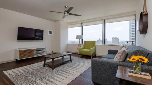 16th FL Bold CozySuites with pool, gym #6 in Dallas, USA