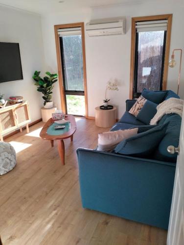 Peaceful Pet Friendly 1 bedroom cottage on 1 acre in Lauderdale