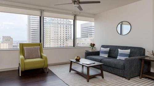 18th FL Stylish CozySuites with pool, gym #5 in Dallas, USA