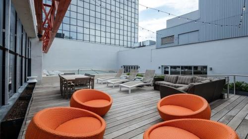CozySuites Lovely Sky Pool in Dallas 2BR 2BA - image 13