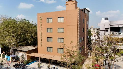 Hotel Lake Point 2