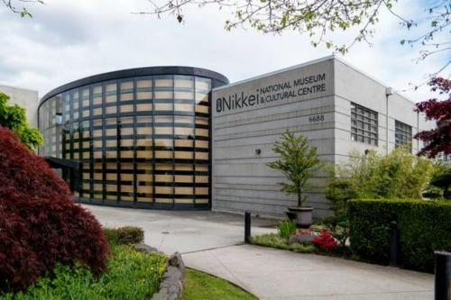Spacious Family Oasis Minutes From Downtown Metrotown, Vancouver