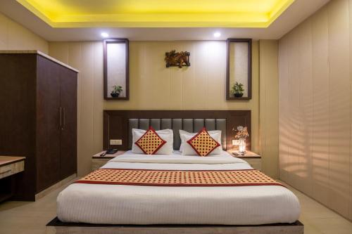 Deluxe Double Room image 10