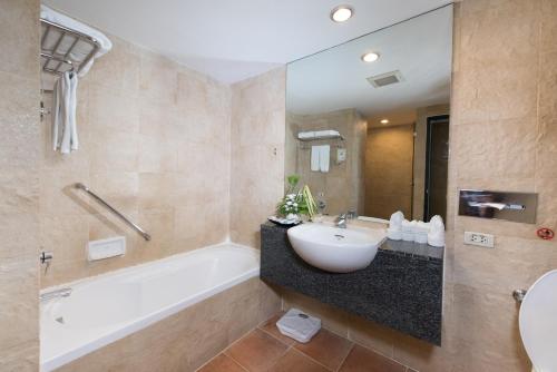 room detail thumbnail 2