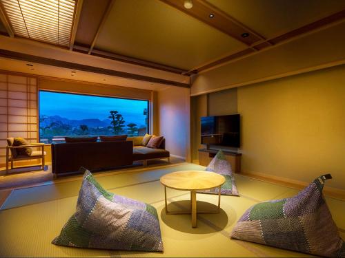 Deluxe Room with Tatami Area and Open-Air Bath E - Non-Smoking