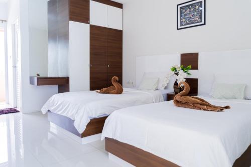 2 twin beds