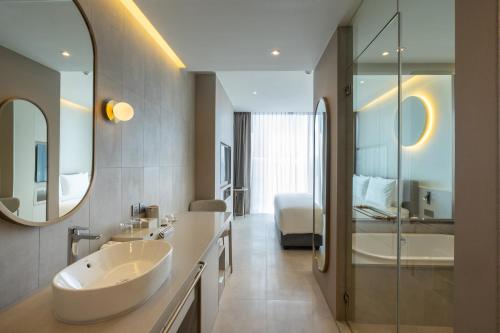 room detail thumbnail 2