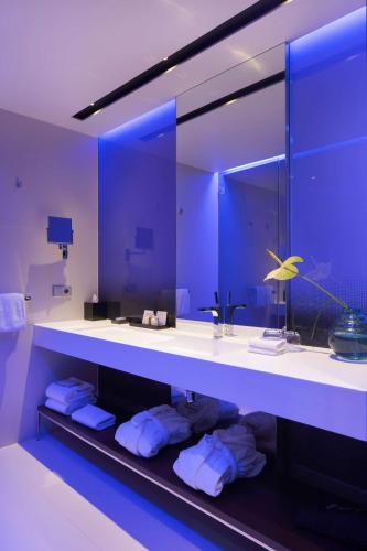 Art Twin Room image 2