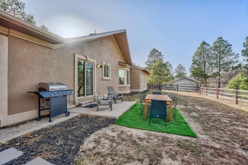 Briarhaven Forest BBQ & Patio & Fast WiFi in Woodmoor (CO)