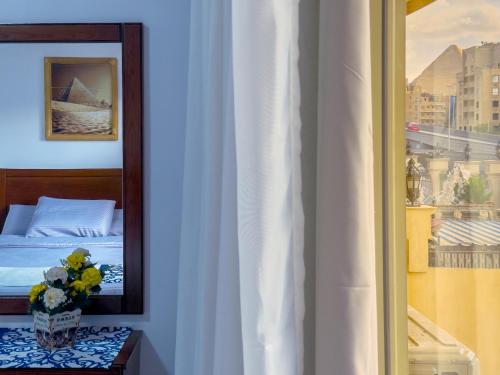 Royal Crown Hotel Giza Pyramids View - image 10