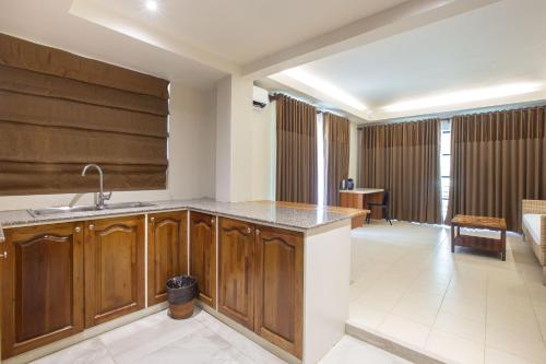 Kitchen, Golden Sands Destination Resorts in Daanbantayan