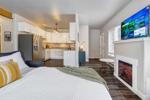 Coyote Condo - Pet-Friendly Downtown Mountain View