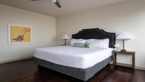 18th FL Stylish CozySuites with pool, gym #2 in Dallas, USA