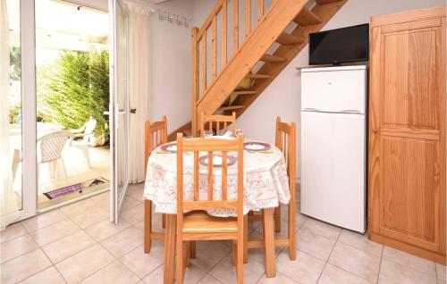 1 Bedroom Lovely Home In Calvisson