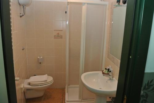 3 twin beds