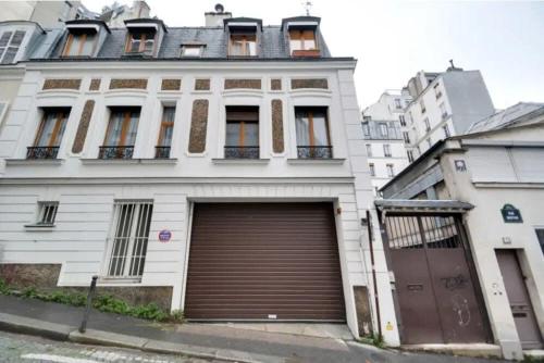 Montmartre Stylish and bright 3BD with terrace - image 12