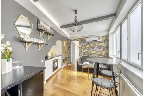 Montmartre Cozy and bright 1BD with terrace - image 6