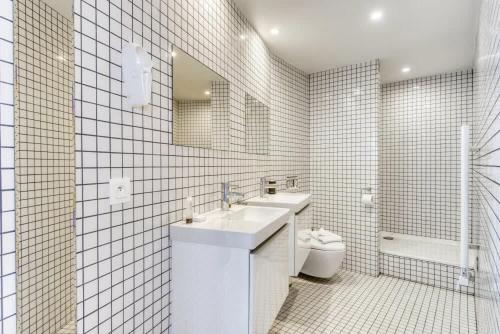 Montmartre Cozy and bright 1BD with terrace - image 2