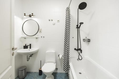 Superior One-Bedroom Apartment image 4