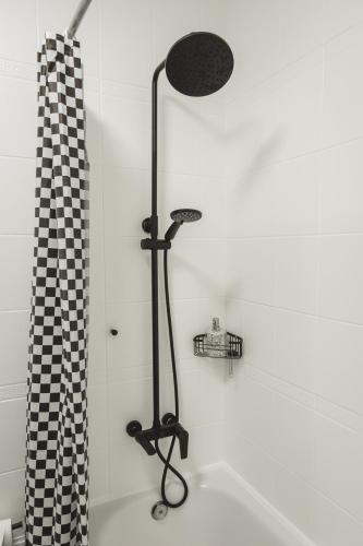 Superior One-Bedroom Apartment image 3