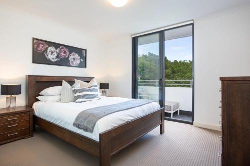 MadeComfy Executive & Stylish Inner-City Apartment - image 8