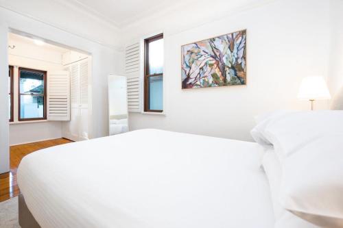 Delightful 4-Bed Home near Centennial Park - image 7