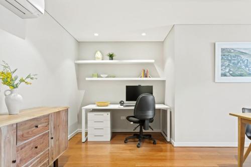 Bright Apartment with Parking Laundry and Views - image 2