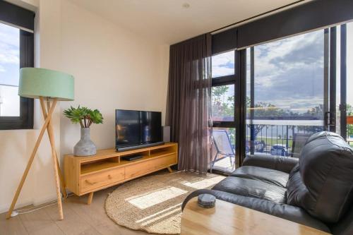 Comfy 2-Bedroom Apartment with a Clyde River View