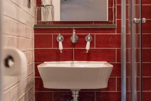 Hallgarth Manor House - image 2