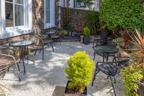 Highgate House - image 13