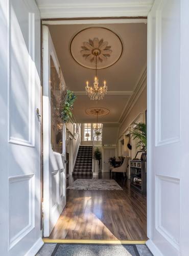 Highgate House - image 12