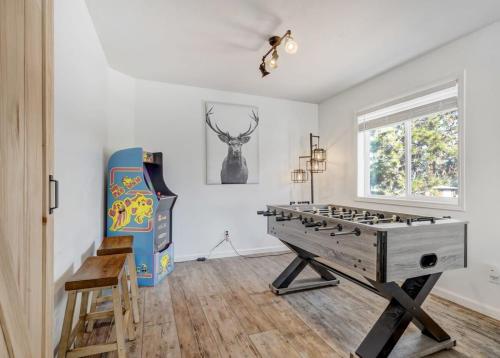 Lorraine Loft - Pet-Friendly Game Room Hot Tub Pit