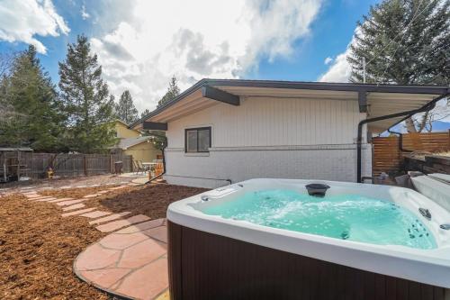 PeakView Family Lux - Man Cave Hot Tub BBQ Views