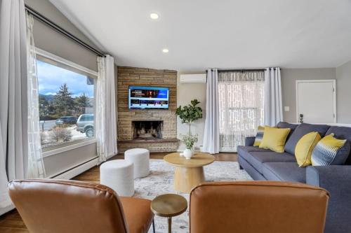 PeakView Family Lux - Man Cave Hot Tub BBQ Views in Colorado Springs, USA