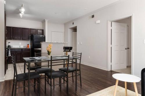 Stylish 1BR Farmers Branch