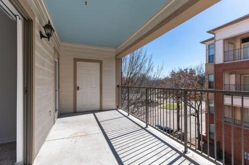 Stylish 2BR Farmers Branch