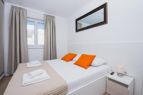Superior Two-Bedroom Apartment with Terrace and Sea View image 5