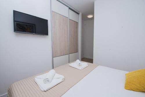 Superior Two-Bedroom Apartment with Terrace and Sea View image 2