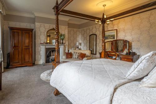Highgate House - image 11